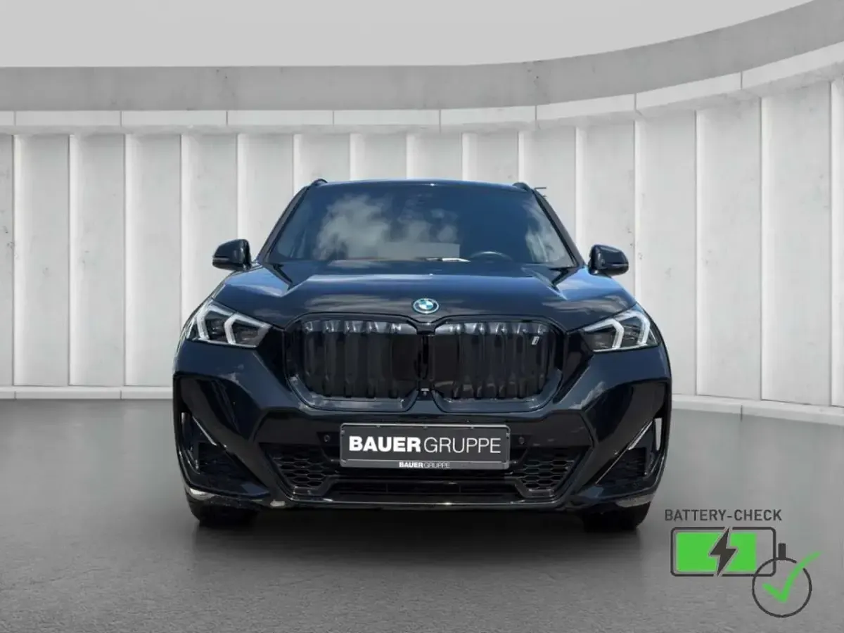 Gebraucht BMW iX1 M Sport 230 kW (313 PS) 2023 Schwarz SUV