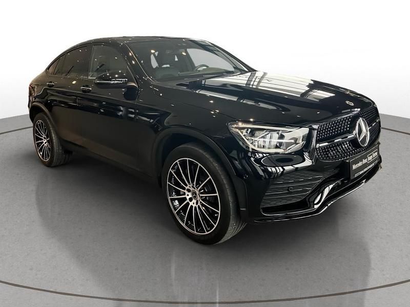 Gebraucht Mercedes GLC300e AMG line 320 PS (235 kW) 2022 Unilack schwarz Coupé