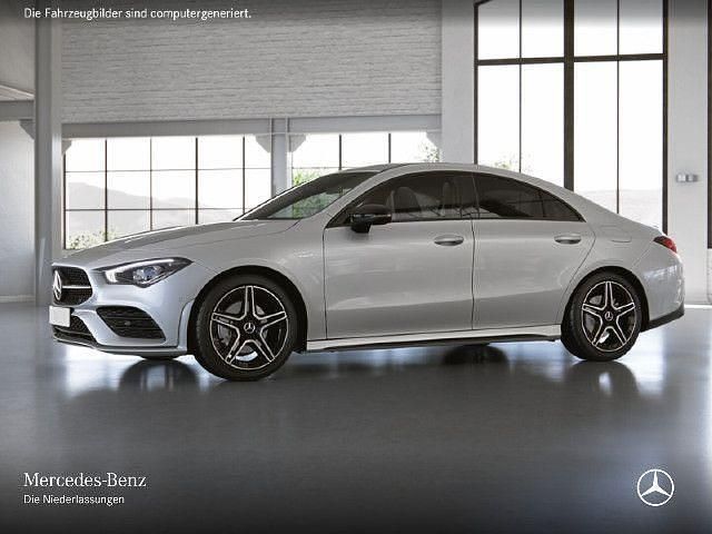 Weiß Gebraucht 2022 Mercedes CLA200 AMG Limousine | 32.890 € (Fairer Preis) - Bild 1/4