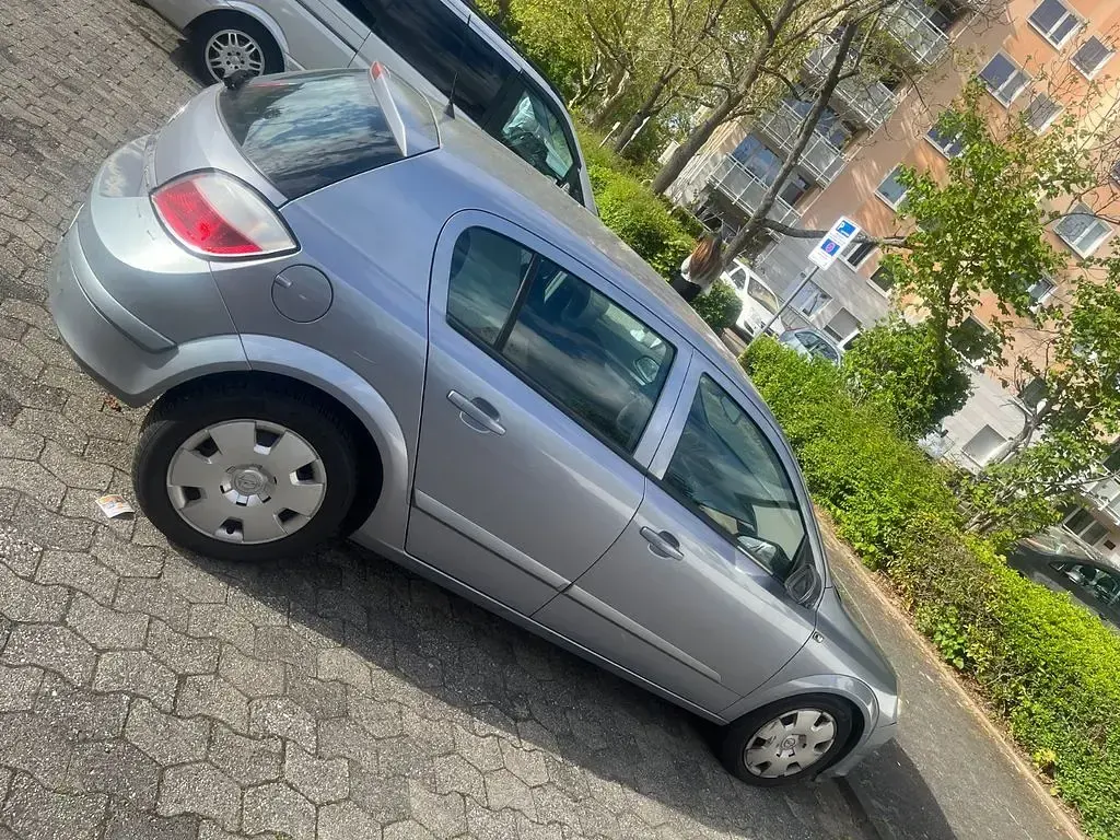 Gebraucht Opel Astra 105 PS (77 kW) 2007 Grau Limousine