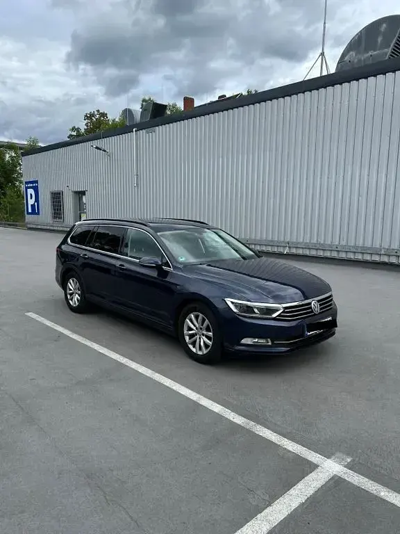Gebraucht VW Passat Comfortline 150 PS (110 kW) 2016 Blau Kombi