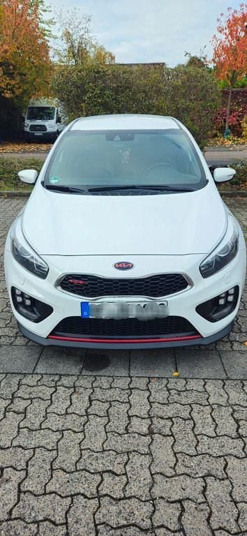 Weiß Gebraucht 2014 Kia Ceed GT-Challenge Limousine | 10.900 € (Guter Preis) - Bild 1/4