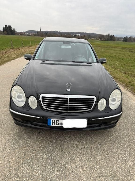 Schwarz Gebraucht 2004 Mercedes E280 Avantgarde Limousine | 3.300 € (Fairer Preis) - Bild 1/4