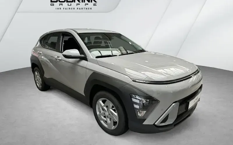 Neu Hyundai Kona Select 150 PS (110 kW) 2026 Grau SUV