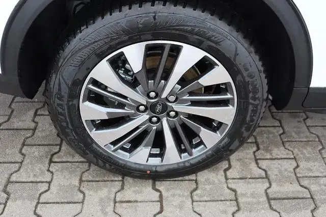 Gebraucht Ford Kuga Titanium 242 PS (177 kW) 2025 Frozen white SUV