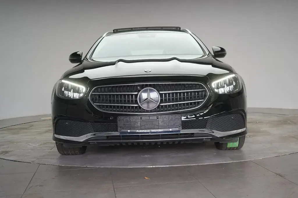 Gebraucht Mercedes E300 211 PS (155 kW) 2020 Schwarz Limousine