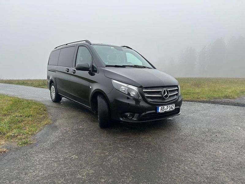 Schwarz Gebraucht 2018 Mercedes Vito Kombi | 22.800 € (Superpreis) - Bild 1/4