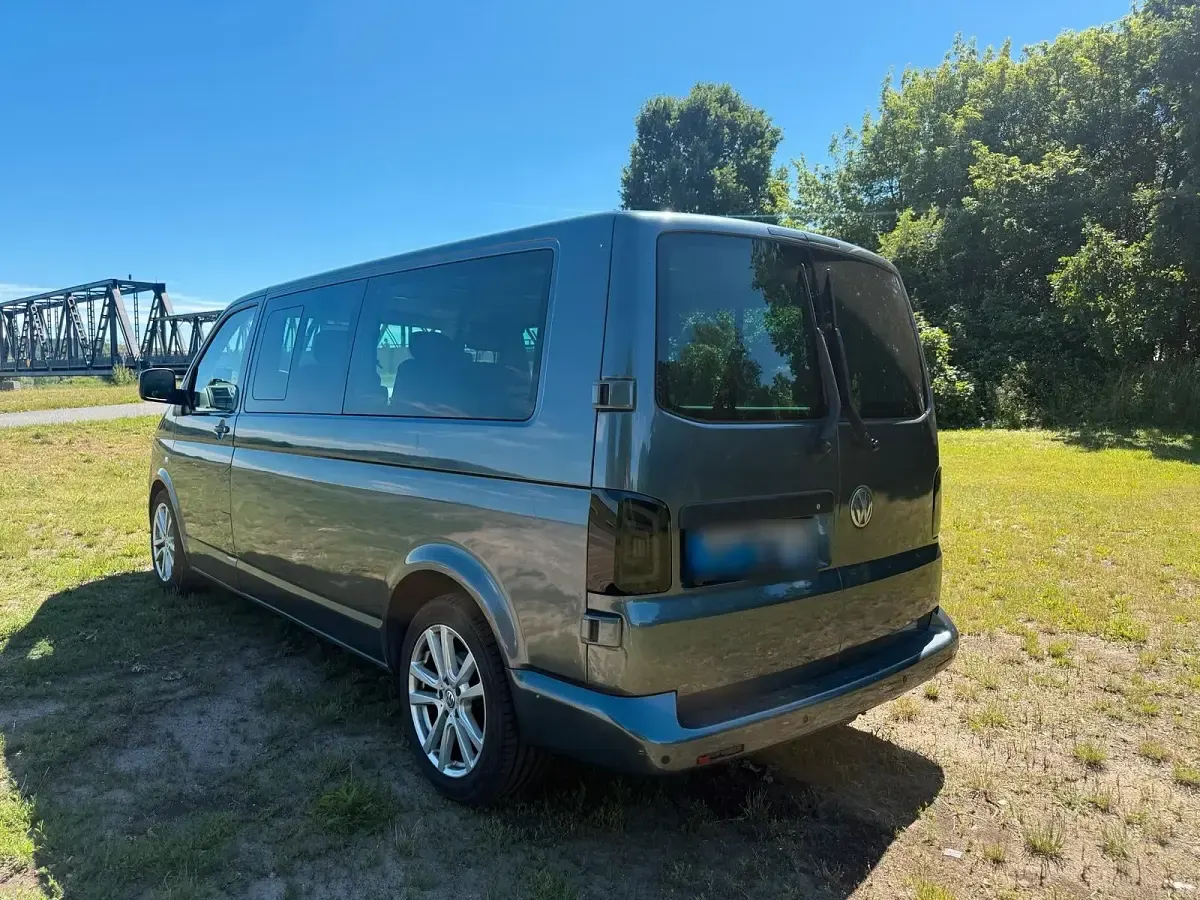 Gebraucht VW T5 130 PS (95 kW) 2007 Grau Van