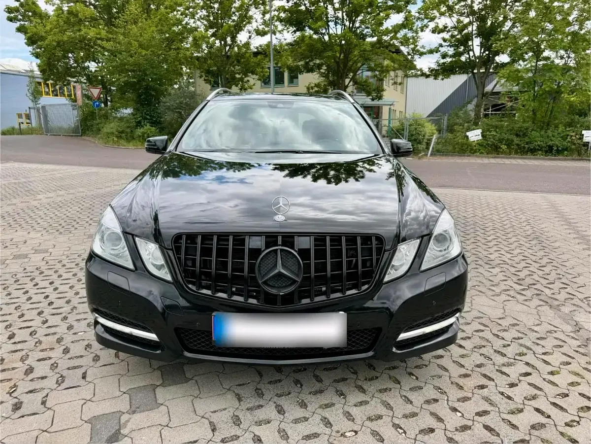 Gebraucht Mercedes E250 204 PS (150 kW) 2010 Schwarz Kombi