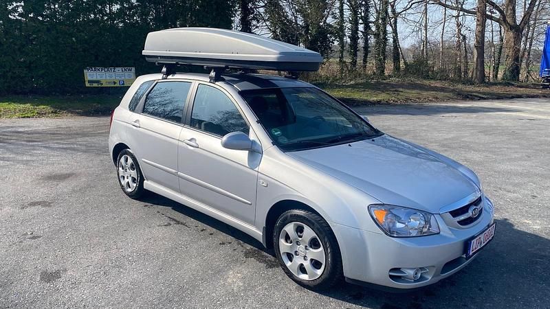 Gebraucht Kia Cerato 105 PS (77 kW) 2007 Silber Limousine