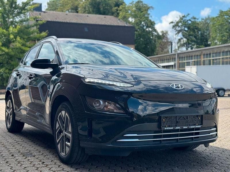 Schwarz Gebraucht 2022 Hyundai Kona Edition 30+ SUV | 16.690 € (Guter Preis) - Bild 1/4