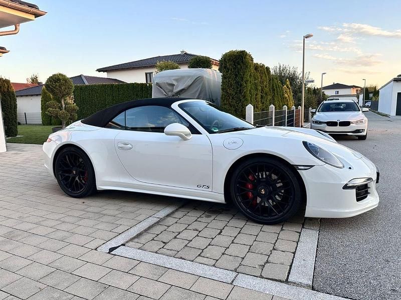 Weiß Gebraucht 2015 Porsche 911 Carrera GTS Chrono Cabrio | 131.500 € (Etwas zu teuer) - Bild 1/4