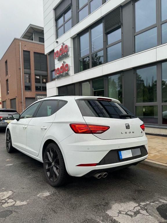 Gebraucht Seat Leon FR 131 PS (96 kW) 2020 Weiß Limousine