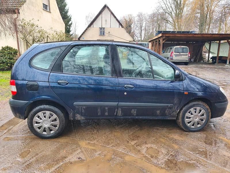 Gebraucht Renault Scénic 106 PS (77 kW) 2001 Blau Van / Kleinbus