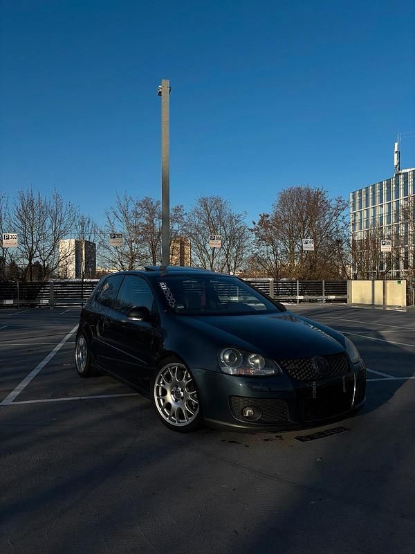 Blau Gebraucht 2006 VW Golf V GTI Kleinwagen | 5.500 € - Bild 1/4