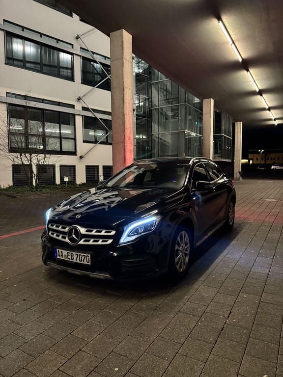 Gebraucht Mercedes GLA180 122 PS (89 kW) 2018 Schwarz SUV