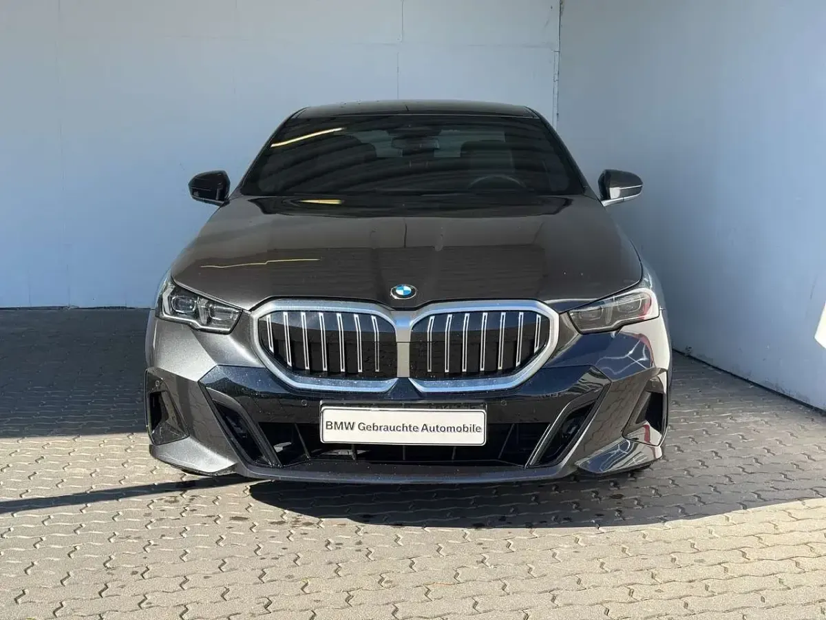Gebraucht BMW 520 M Sport 197 PS (144 kW) 2024 Grau Limousine