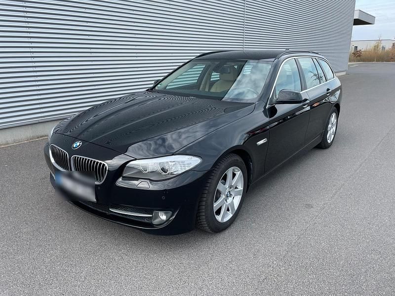 Schwarz Gebraucht 2011 BMW 525 Kombi | 9.900 € (Fairer Preis) - Bild 1/4