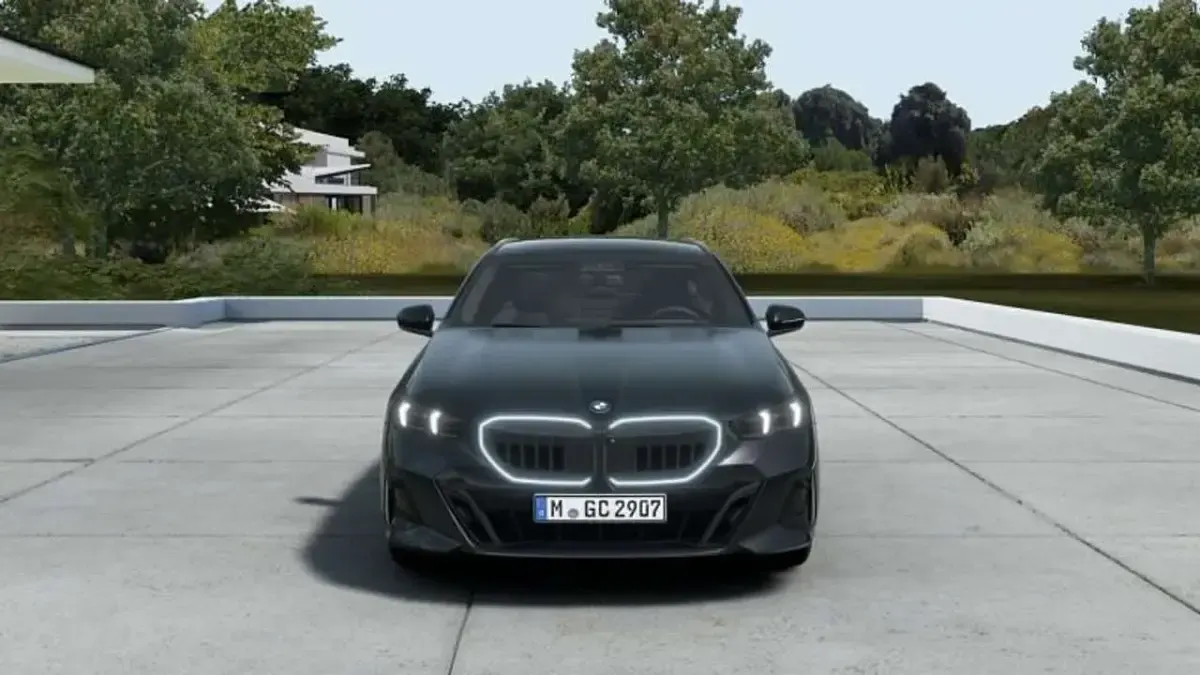Neu BMW 540 M Sport 286 PS (210 kW) 2026 Sophistograu brillanteffekt me Kombi