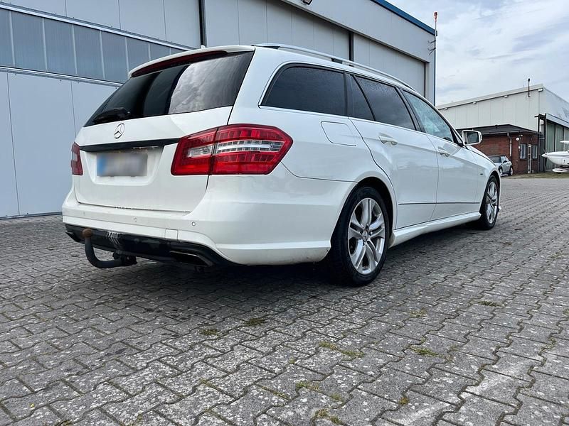 Gebraucht Mercedes E300 AMG 231 PS (169 kW) 2010 Weiß Kombi