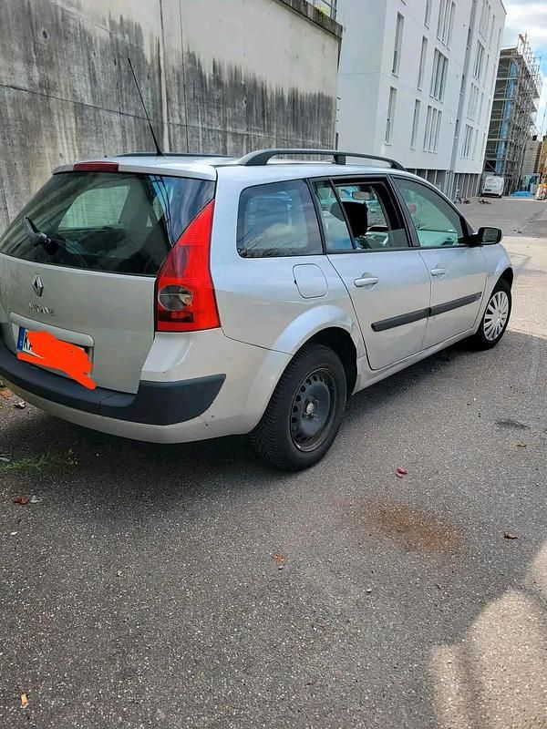 Grau Gebraucht 2005 Renault Mégane II Limousine | 600 € (Guter Preis) - Bild 1/4