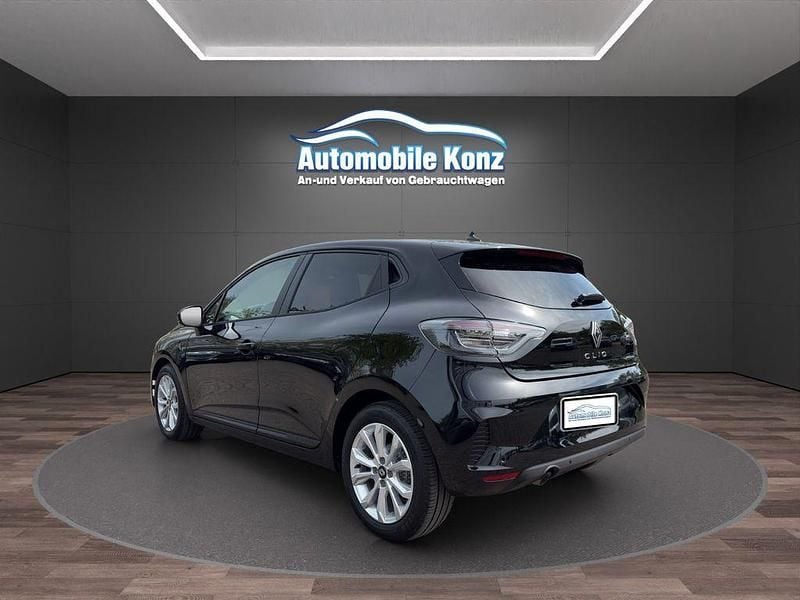 Second-hand Renault Clio V Evolution 101 CP (74 kW) 2025 Negru Berlinǎ