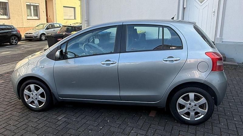 Gebraucht Toyota Yaris Cool 87 PS (63 kW) 2006 Silber Kleinwagen
