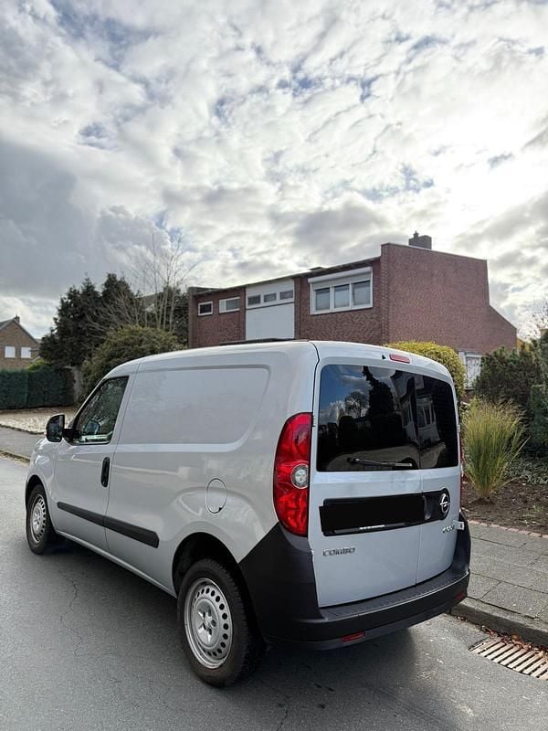 Silber Gebraucht 2015 Opel Combo Van | 3.999 € (Guter Preis) - Bild 1/4
