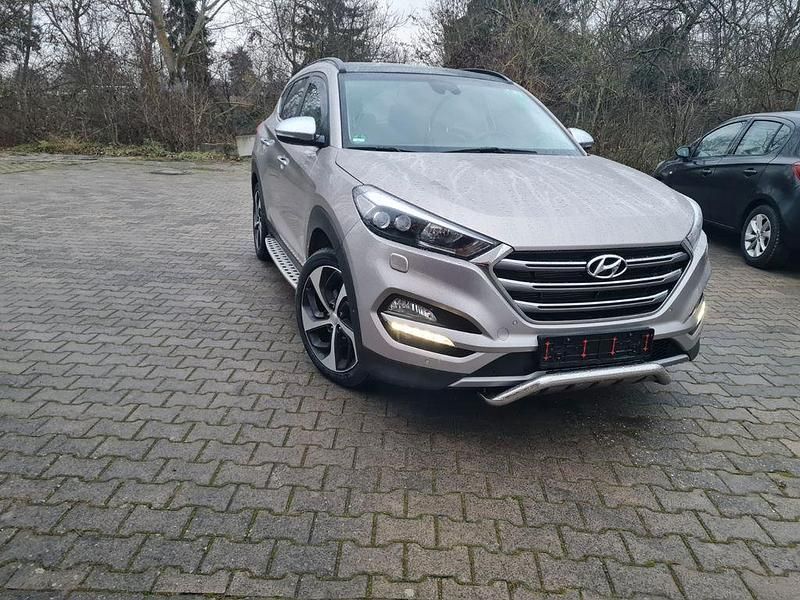 Weiß Gebraucht 2016 Hyundai Tucson Premium SUV | 15.850 € (Superpreis) - Bild 1/4