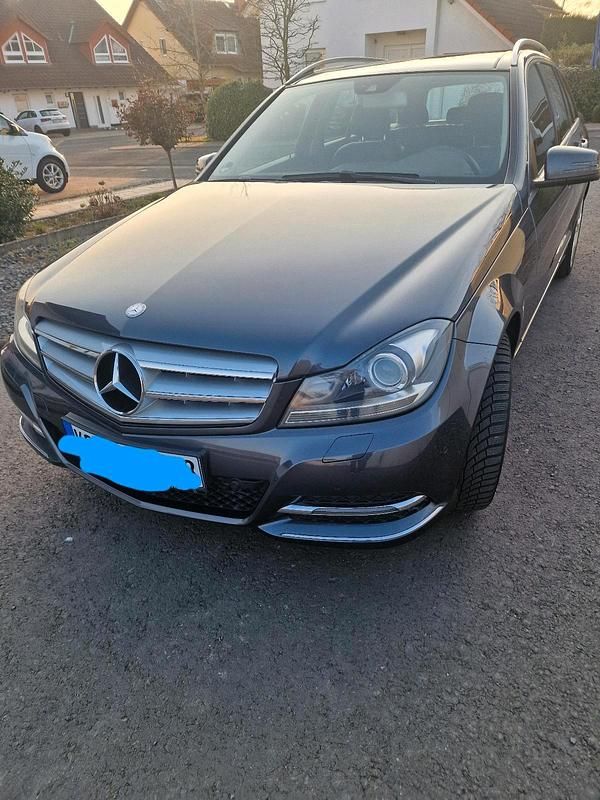 Gebraucht Mercedes C220 170 PS (125 kW) 2014 Grau Kombi