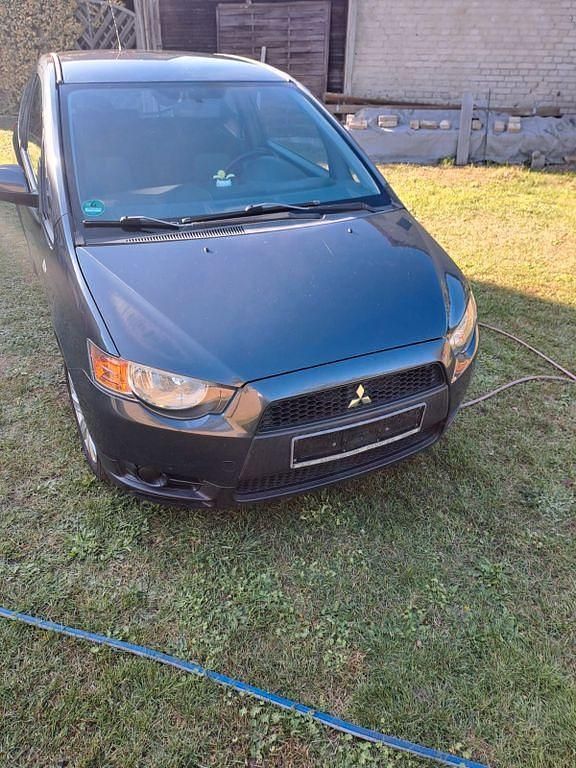 Blau Gebraucht 2010 Mitsubishi Colt Invite Limousine | 2.000 € (Fairer Preis) - Bild 1/4