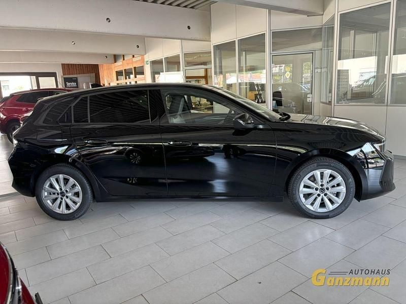 Neu Opel Astra Edition 131 PS (96 kW) 2025 Schwarz Limousine