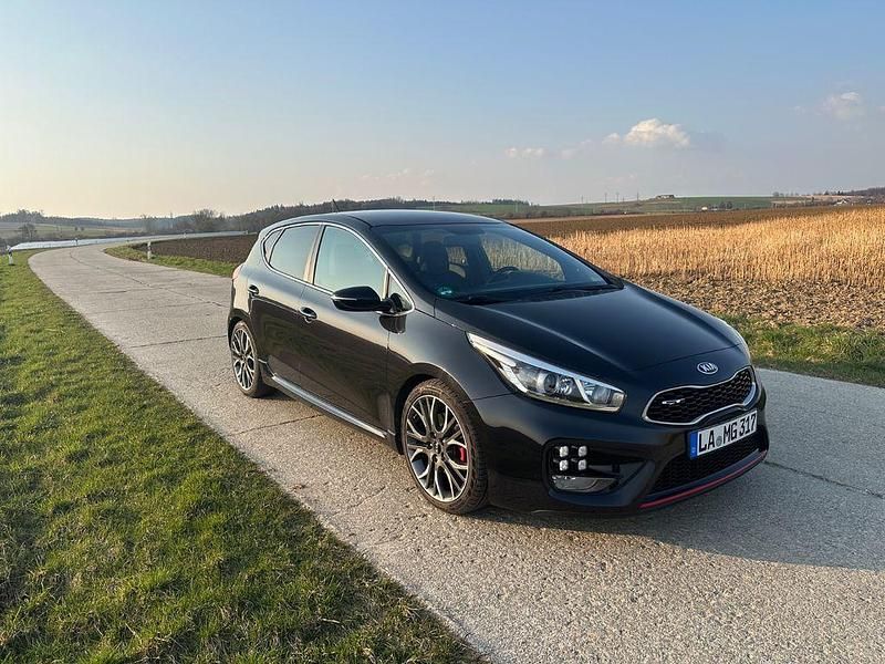 Gebraucht Kia Ceed GT-Challenge 204 PS (150 kW) 2014 Schwarz Kleinwagen