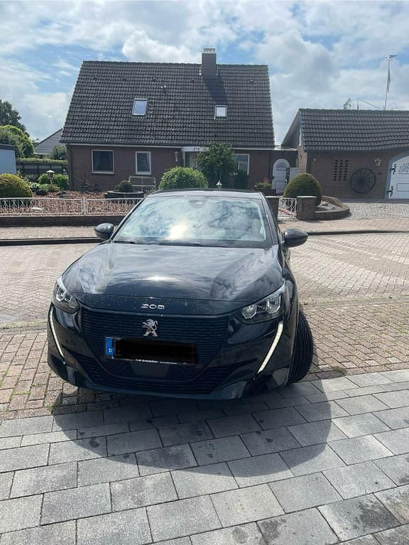 Schwarz Gebraucht 2022 Peugeot e-208 Allure Kleinwagen | 18.300 € (Fairer Preis) - Bild 1/4