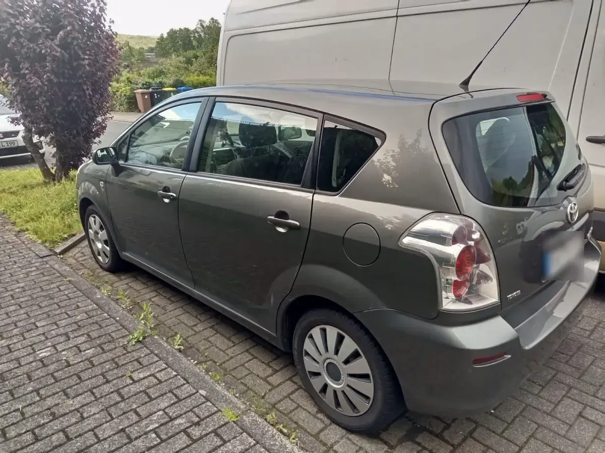 Gebraucht Toyota Corolla Verso Edition 129 PS (94 kW) 2007 Grau Van / Kleinbus