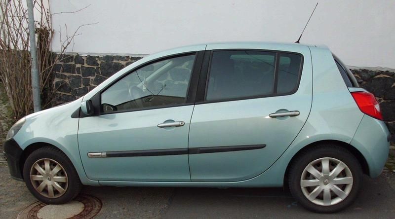 Blau Gebraucht 2007 Renault Clio II Limousine | 1.000 € (Fairer Preis) - Bild 1/4
