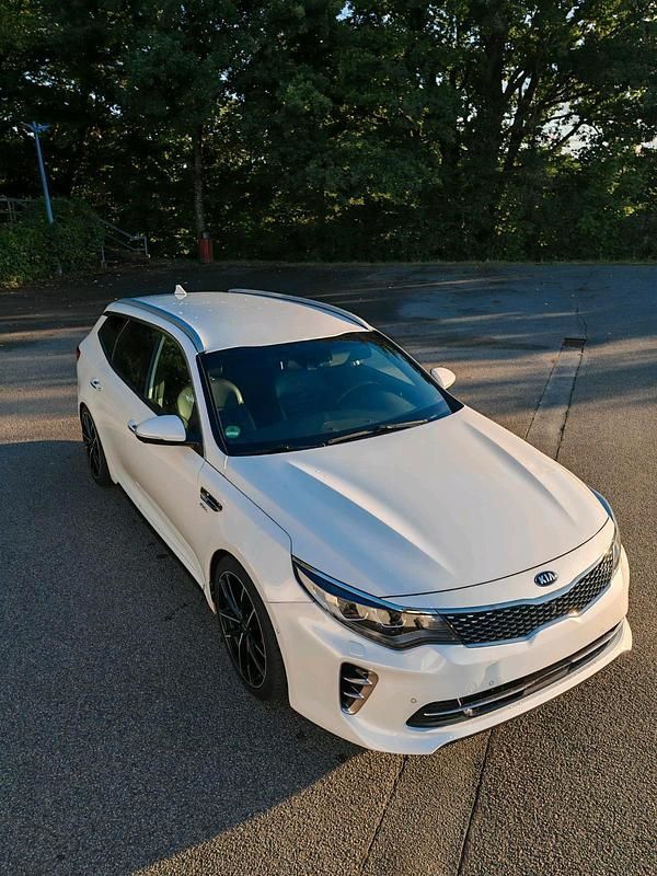 Weiß Gebraucht 2017 Kia Optima Kombi | 18.999 € (Fairer Preis) - Bild 1/4