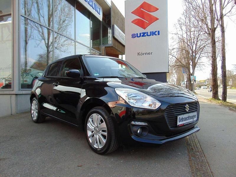 Gebraucht Suzuki Swift Comfort 90 PS (66 kW) 2019 Pearl super black Kleinwagen