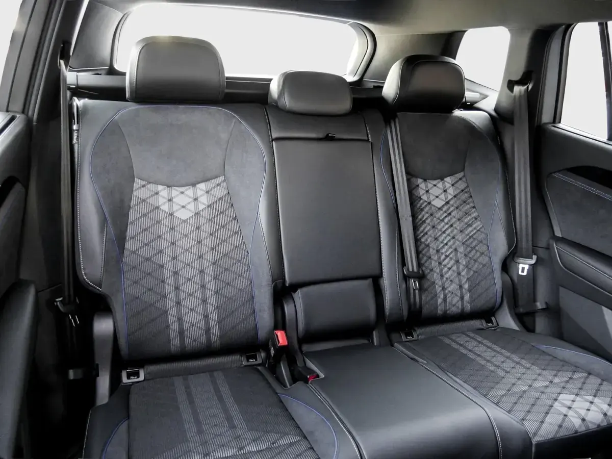 Neu VW Tayron R-line 204 PS (150 kW) 2026 Silber SUV