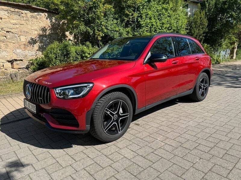 Rot Gebraucht 2019 Mercedes GLC300 AMG line SUV | 33.400 € (Superpreis) - Bild 1/4