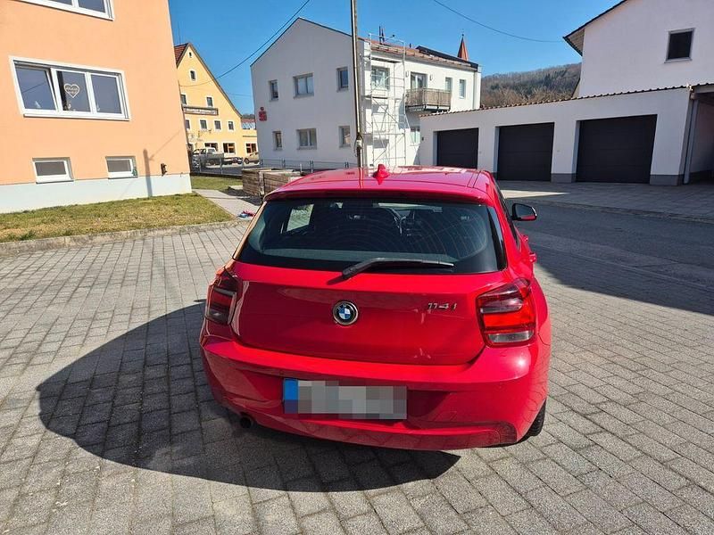 Gebraucht BMW 114 102 PS (75 kW) 2012 Rot Kleinwagen