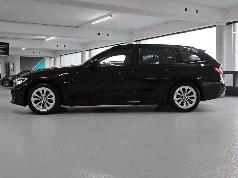 Gebraucht BMW 320e Advantage 204 PS (150 kW) 2022 Schwarz 2 Kombi