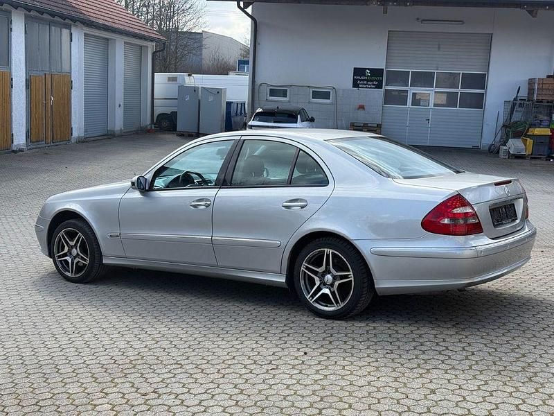 Gebraucht Mercedes E200 163 PS (119 kW) 2004 Silber Limousine