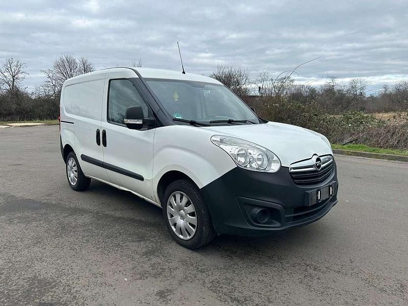 Gebraucht Opel Combo Selection 95 PS (69 kW) 2014 Weiß Van / Kleinbus