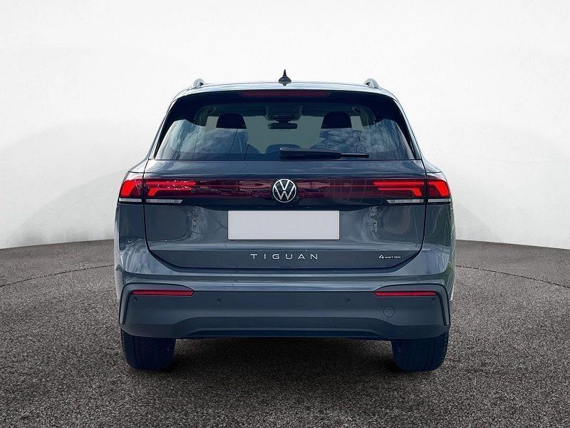 Grau Gebraucht 2024 VW Tiguan Life SUV | 42.649 € (Superpreis) - Bild 1/4