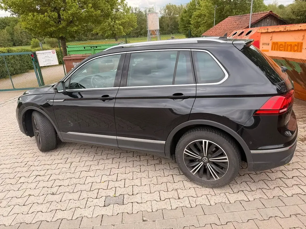 Gebraucht VW Tiguan Life 150 PS (110 kW) 2022 Schwarz SUV