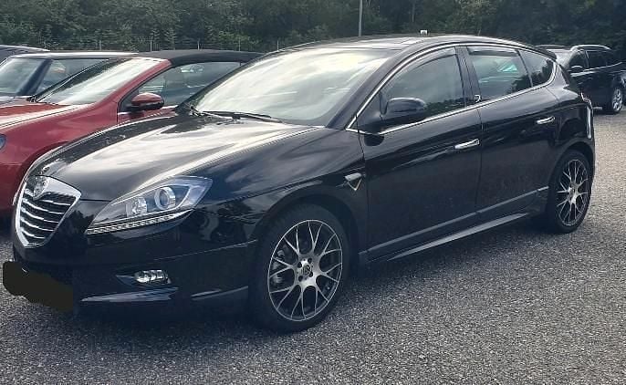 Gebraucht Lancia Delta 120 PS (88 kW) 2013 Schwarz Kleinwagen