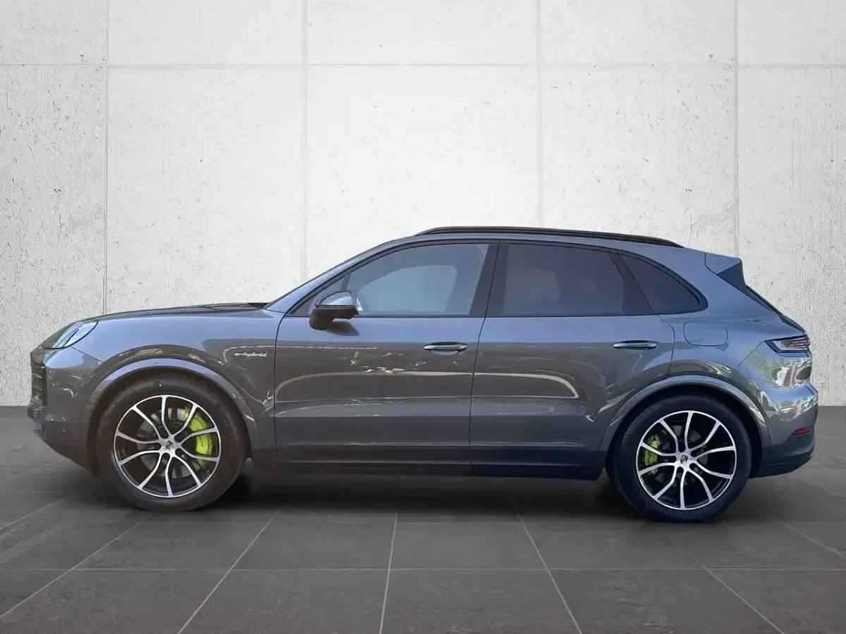 Gebraucht Porsche Cayenne S E-Hybrid 519 PS (381 kW) 2024 Grau SUV