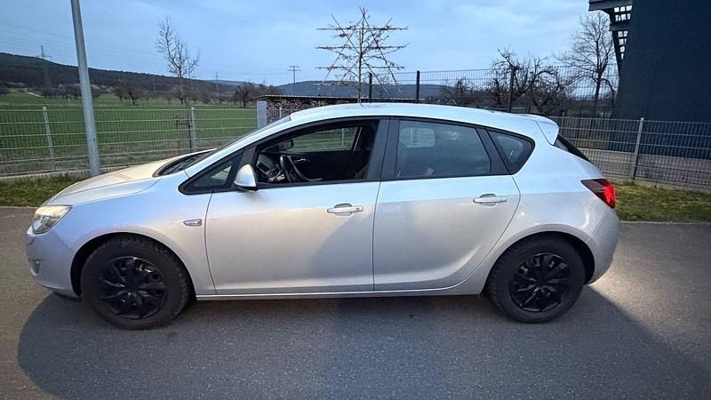 Gebraucht Opel Astra Edition 110 PS (80 kW) 2012 Limousine