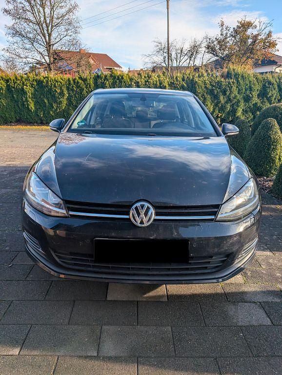 Schwarz Gebraucht 2016 VW Golf VII Comfortline Limousine | 10.499 € (Fairer Preis) - Bild 1/4